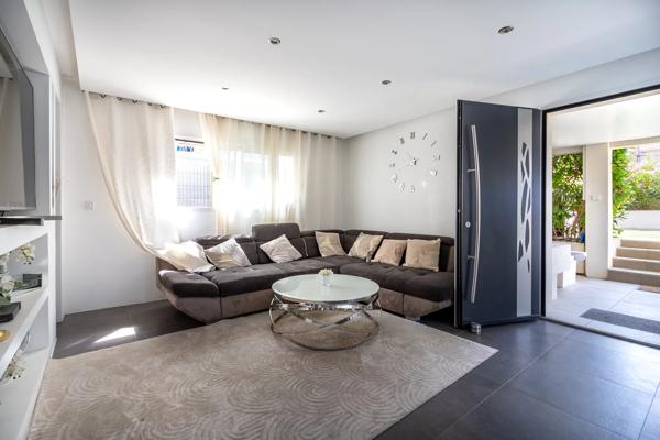 Maison
         5 pièces
        - 170 m² Exclusivité 399 000 € *