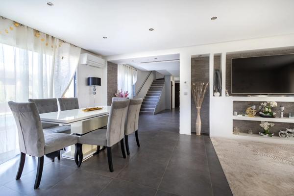 Maison
         5 pièces
        - 170 m² Exclusivité 399 000 € *
