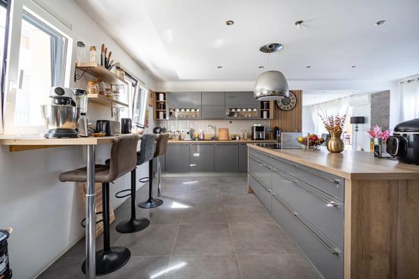 Maison
         5 pièces
        - 170 m² Exclusivité 399 000 € *
