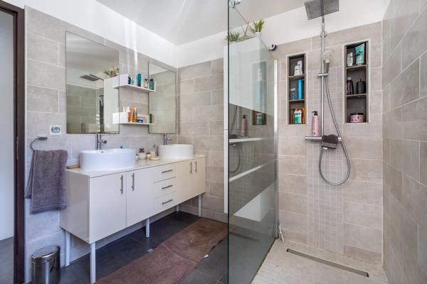 Maison
         5 pièces
        - 170 m² Exclusivité 399 000 € *