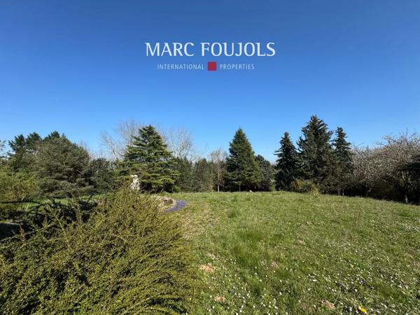 Grande Maison Familiale sur Plus de 2 Hectares avec Étang et Dépendance