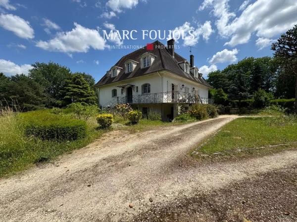 Grande Maison Familiale sur Plus de 2 Hectares avec Étang et Dépendance