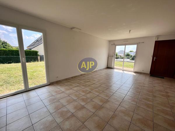 Maison à louer Noyal Pontivy : 4 pièces, 71m² avec 3 chambre(s) à 864€ - AJP Immobilier Pontivy
