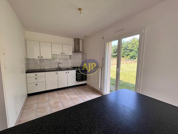 Maison à louer Noyal Pontivy : 4 pièces, 71m² avec 3 chambre(s) à 864€ - AJP Immobilier Pontivy