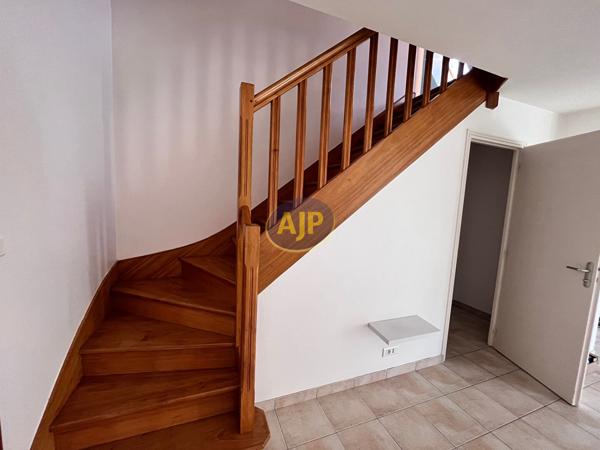 Maison à louer Noyal Pontivy : 4 pièces, 71m² avec 3 chambre(s) à 864€ - AJP Immobilier Pontivy