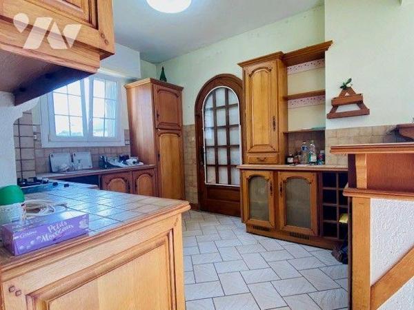 A vendre à Trébeurden ce charmant pavillon construit sur un soubassement en pierre, couvert en ...