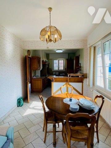 A vendre à Trébeurden ce charmant pavillon construit sur un soubassement en pierre, couvert en ...