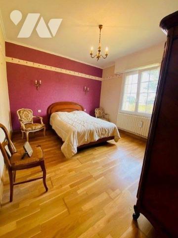 A vendre à Trébeurden ce charmant pavillon construit sur un soubassement en pierre, couvert en ...