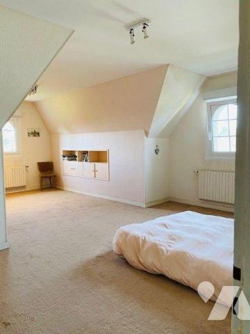 A vendre à Trébeurden ce charmant pavillon construit sur un soubassement en pierre, couvert en ...