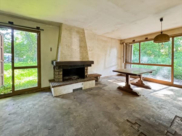 Maison à rénover à vendre de 6 pièces sur un terrain protégé de 3314m2