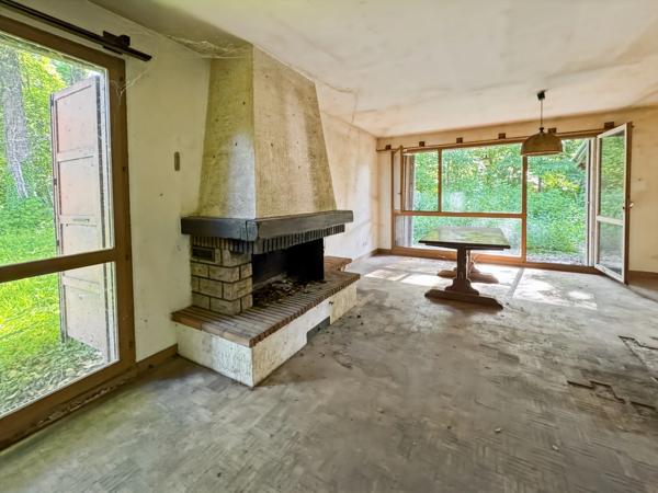 Maison à rénover à vendre de 6 pièces sur un terrain protégé de 3314m2