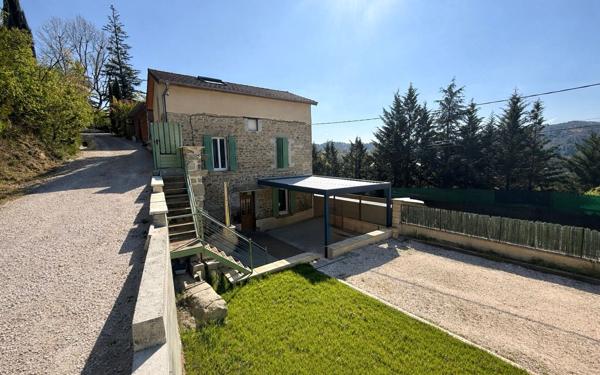 Maison à vendre    6 pièces •  Saint-Donat-sur-l'Herbasse