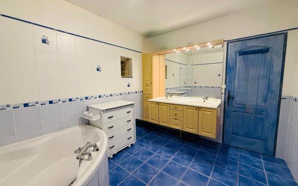 Maison à vendre    6 pièces •  Saint-Donat-sur-l'Herbasse