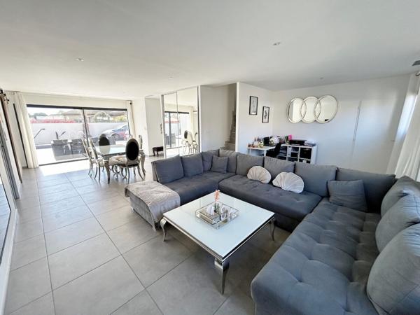 Maison 5 pièce(s) 1365m2 de 2021 avec garage et piscine