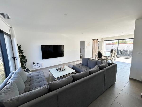 Maison 5 pièce(s) 1365m2 de 2021 avec garage et piscine