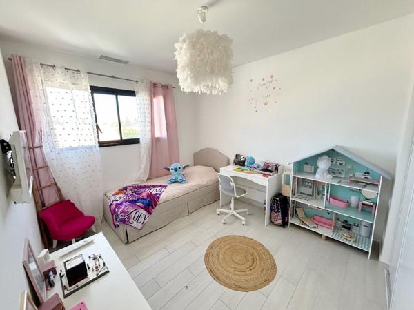 Maison 5 pièce(s) 1365m2 de 2021 avec garage et piscine