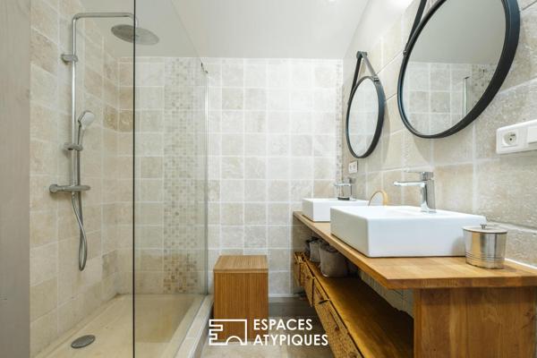 Esprit loft en coeur de ville : lieu de vie climatisé avec terrasse et garage