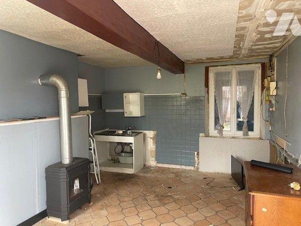 Maison à Vendre à Attichy (60350) 

Cette maison en pierres à rénover entièrement dispose d'u...