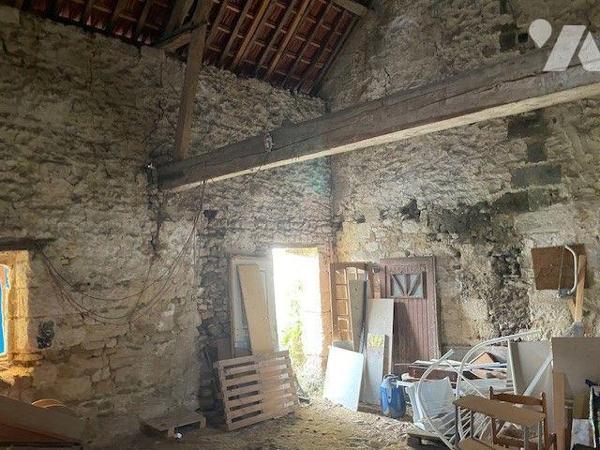 Maison à Vendre à Attichy (60350) 

Cette maison en pierres à rénover entièrement dispose d'u...