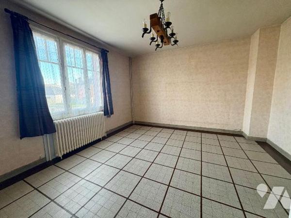 A SALBRIS (41), située dans un secteur recherché et proche de toutes les commodités, cette mais...