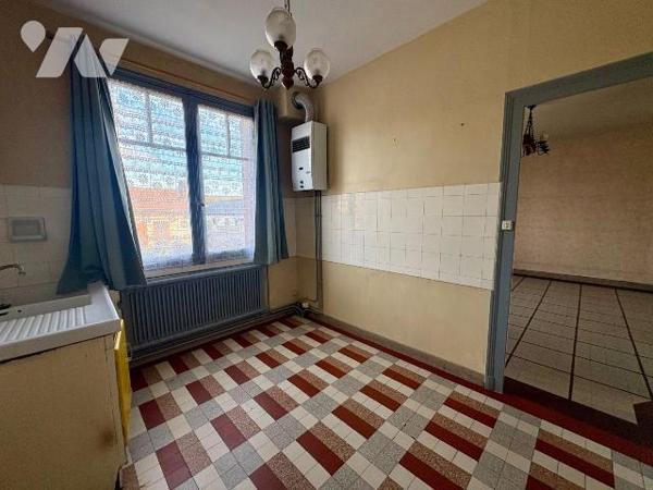 A SALBRIS (41), située dans un secteur recherché et proche de toutes les commodités, cette mais...