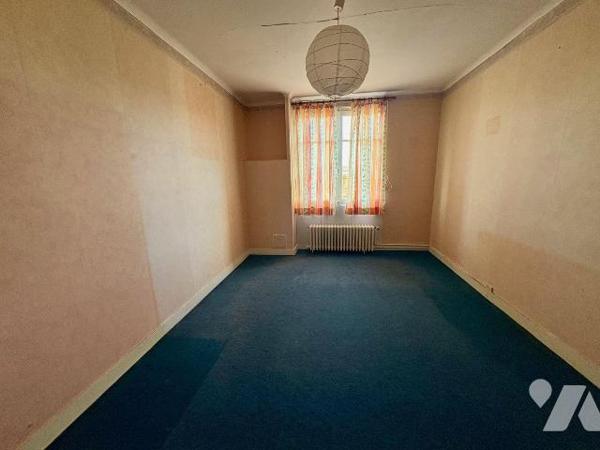 A SALBRIS (41), située dans un secteur recherché et proche de toutes les commodités, cette mais...