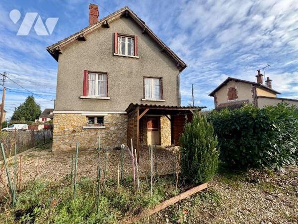 A SALBRIS (41), située dans un secteur recherché et proche de toutes les commodités, cette mais...