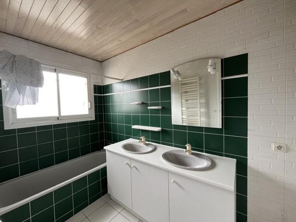 Maison à louer 1 250 € CC Léognan 4 p 107 m² DPE D