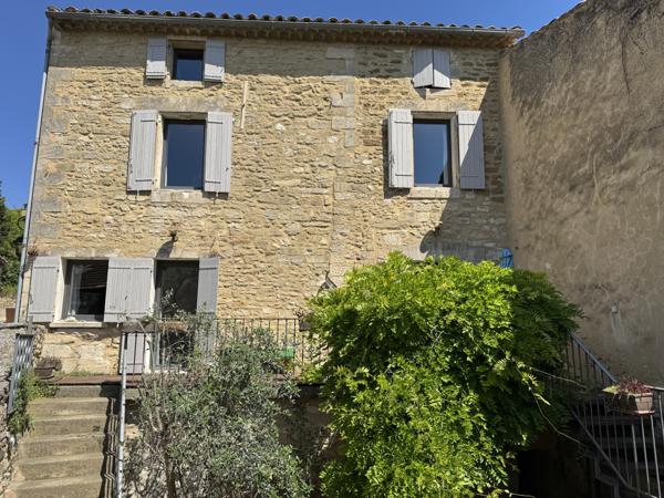 Pujaut (30131) Maison de village avec bassin