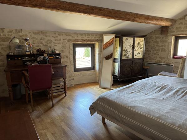 Pujaut (30131) Maison de village avec bassin