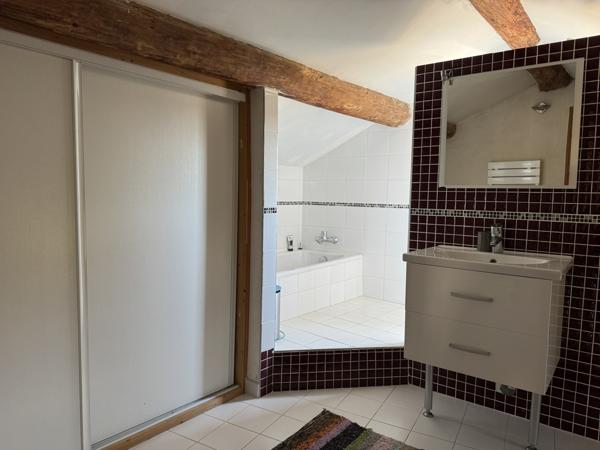 Pujaut (30131) Maison de village avec bassin