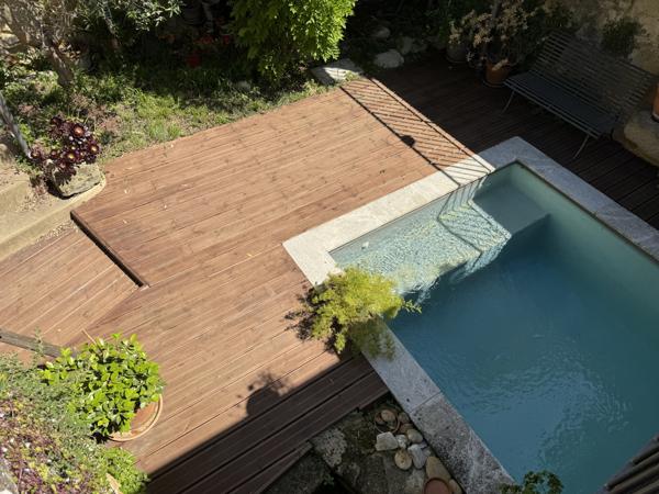 Pujaut (30131) Maison de village avec bassin