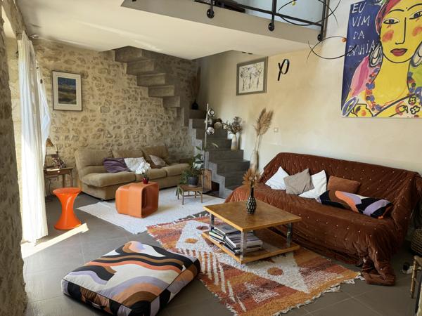 Pujaut (30131) Maison de village avec bassin