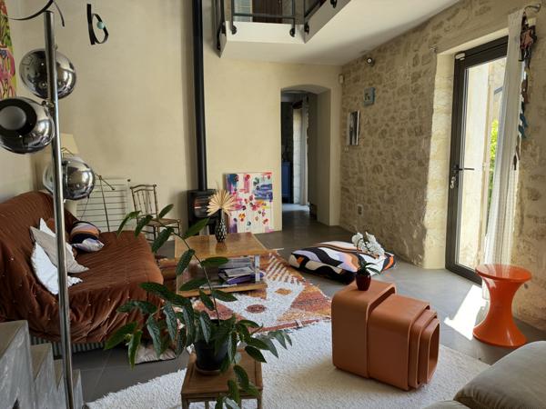 Pujaut (30131) Maison de village avec bassin