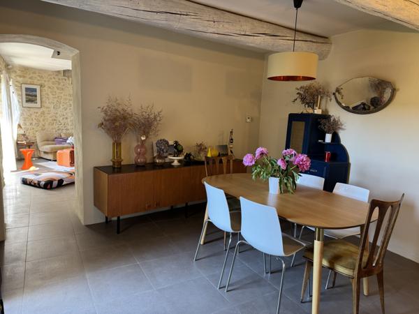 Pujaut (30131) Maison de village avec bassin