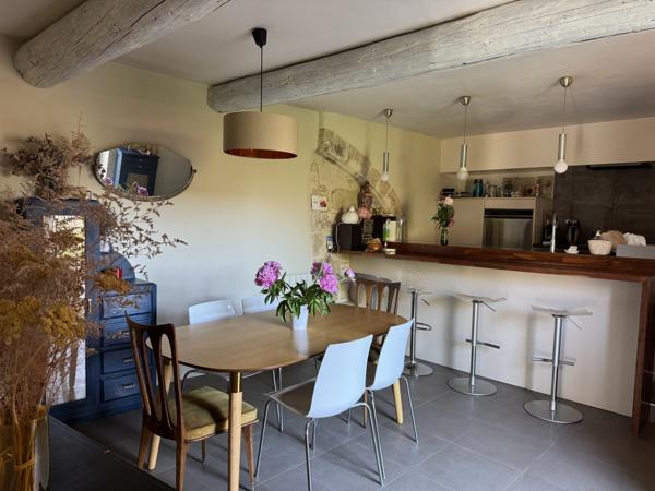 Pujaut (30131) Maison de village avec bassin