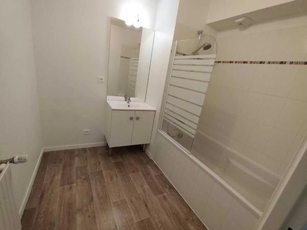 Vente                                                      Appartement
                        
                     3 pièces                      66 m2                     à Vertou