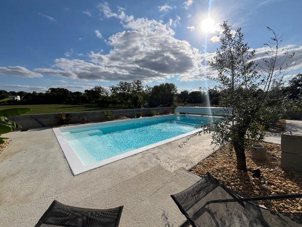 Maison d'habitation avec piscine chauffée et gîtes de charme à Saint Ouen des Toits (15 min de Laval)