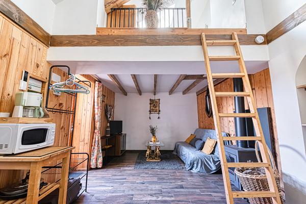 Maison d'habitation avec piscine chauffée et gîtes de charme à Saint Ouen des Toits (15 min de Laval)