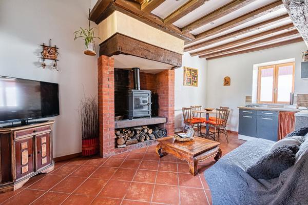 Maison d'habitation avec piscine chauffée et gîtes de charme à Saint Ouen des Toits (15 min de Laval)