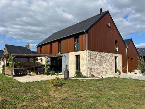 Maison d'habitation avec piscine chauffée et gîtes de charme à Saint Ouen des Toits (15 min de Laval)