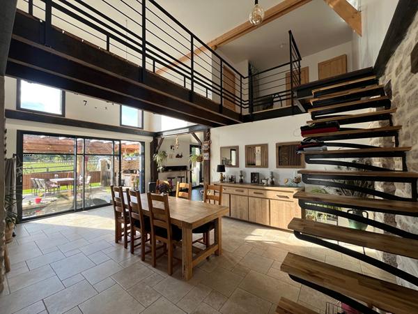 Maison d'habitation avec piscine chauffée et gîtes de charme à Saint Ouen des Toits (15 min de Laval)