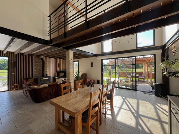 Maison d'habitation avec piscine chauffée et gîtes de charme à Saint Ouen des Toits (15 min de Laval)