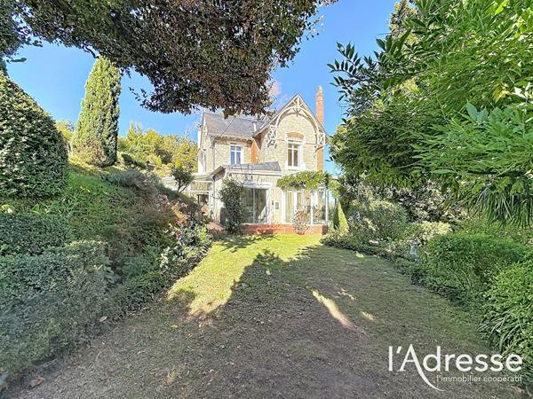 Maison de charme des années 1930 avec vue exceptionnelle sur la vallée du Cher