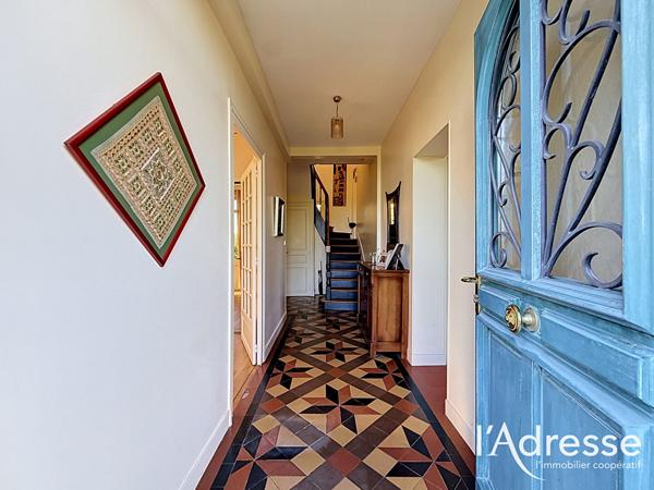 Maison de charme des années 1930 avec vue exceptionnelle sur la vallée du Cher