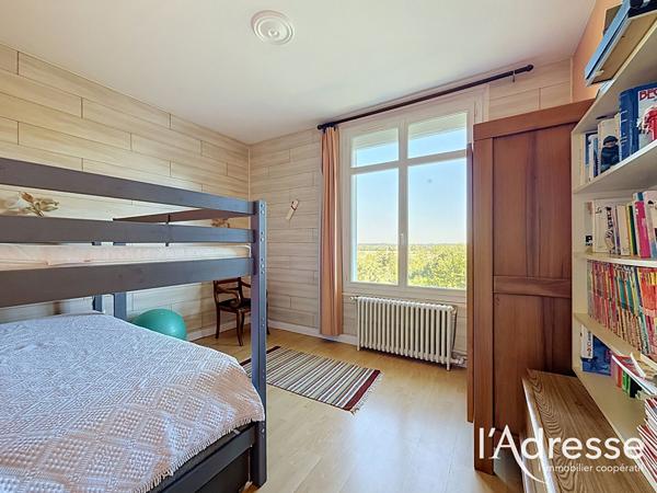 Maison de charme des années 1930 avec vue exceptionnelle sur la vallée du Cher