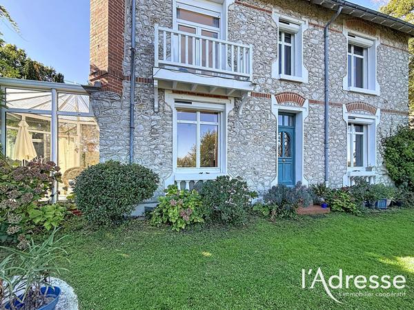 Maison de charme des années 1930 avec vue exceptionnelle sur la vallée du Cher