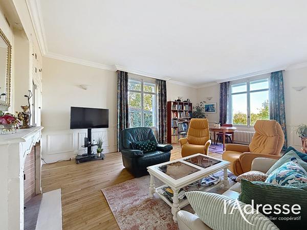 Maison de charme des années 1930 avec vue exceptionnelle sur la vallée du Cher