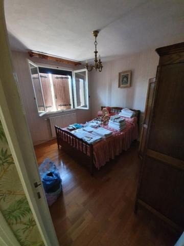 Maison individuelle 6 piéces, s/sol, garage et terrain 2660 m2