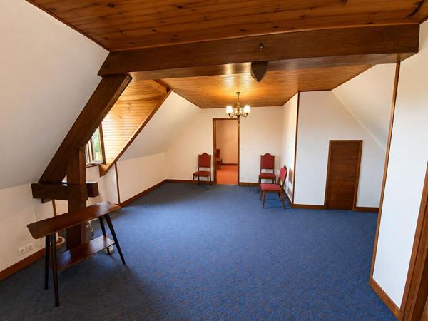 Maison individuelle 6 piéces, s/sol, garage et terrain 2660 m2